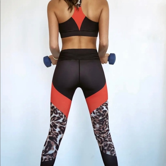 New Now in stock Women’s Leopard Active set - Picture 3 of 5